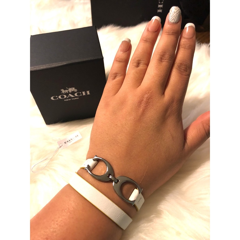 🎁❤️GIFT ALERT!!❤️Coach Leather & Silver Bracelet!